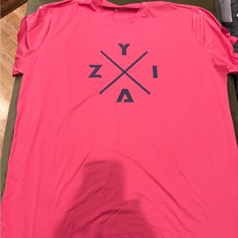 ZYIA Pink Short Sleeve Tee with Geometric Design
